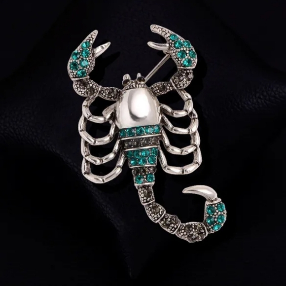 NWT Beautiful Silver With Green Crystals Scorpion Pin Brooch! - Picture 1 of 9